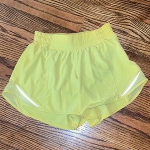 Lululemon Hotty Hot Shorts - Yellow